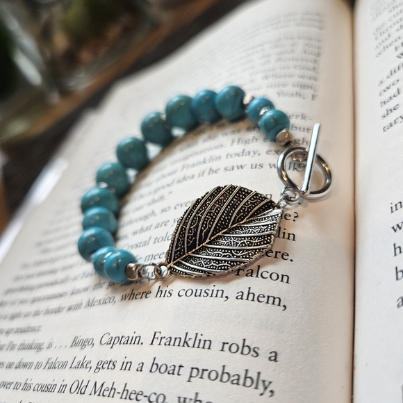 Turquoise Beaded Bracelet with Silver Leaf Charm - Picture 4 of 7